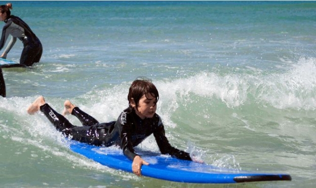  garçon sur la planche 